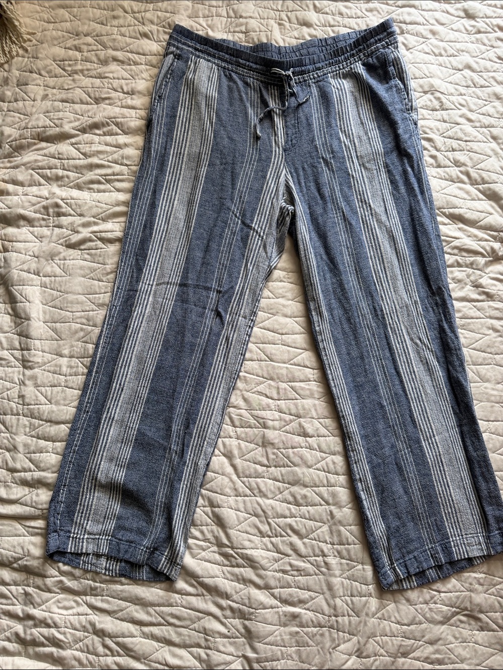 Old Navy Women's Blue and White Striped Linen Pants